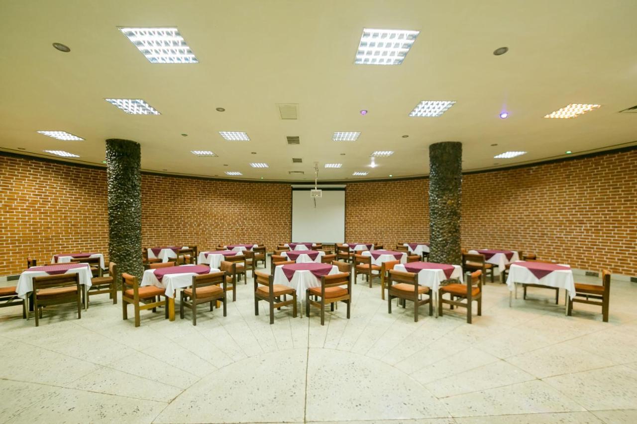 Green Hills Hotel Ньери Экстерьер фото