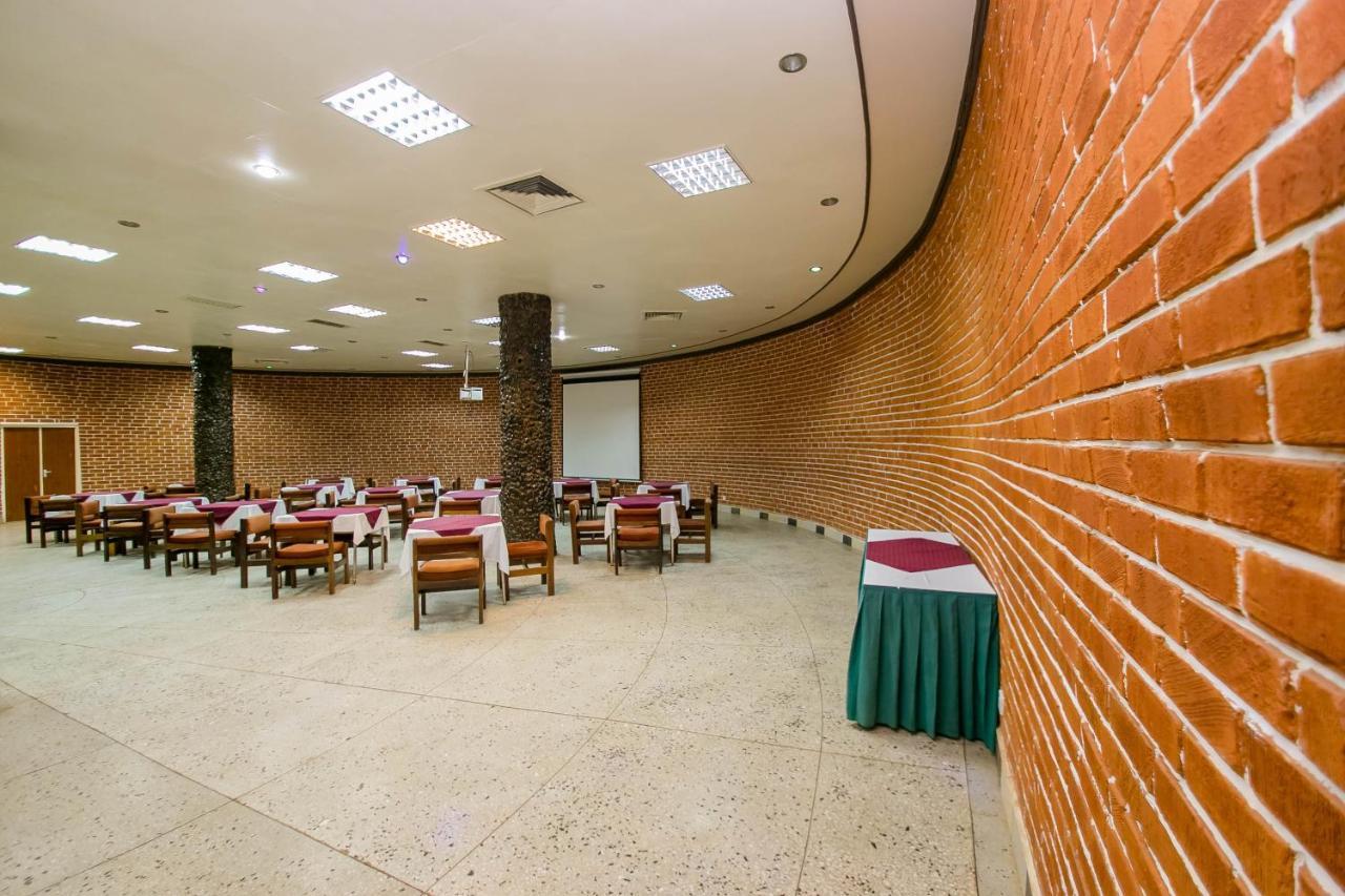 Green Hills Hotel Ньери Экстерьер фото