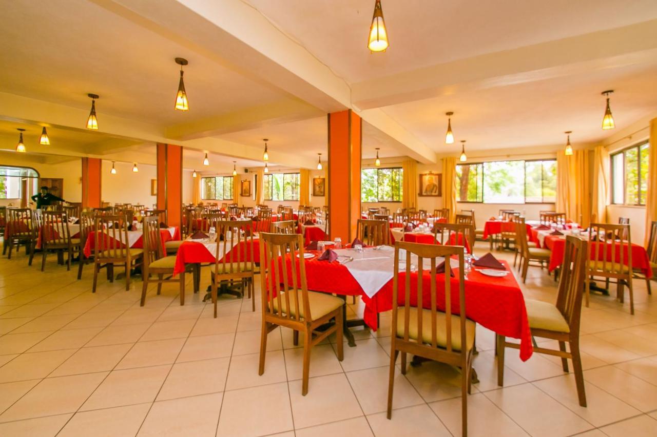 Green Hills Hotel Ньери Экстерьер фото